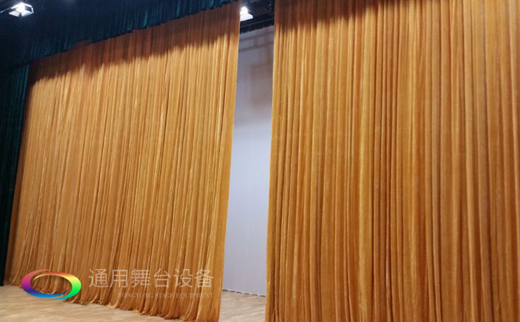 大幕類型、開啟方式！泰州舞臺大幕廠家——通用舞臺幕布，主要用于演出開始、結束的舞臺啟閉,有時也用作場幕使用
