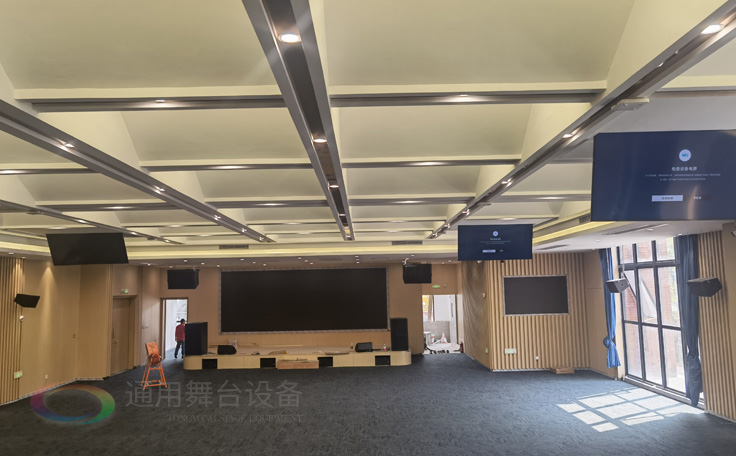 科技賦能，匠心筑造 通用舞臺承建南京某學(xué)院報告廳即將圓滿交付，打造現(xiàn)代化多功能學(xué)術(shù)殿堂